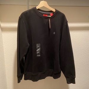izod black crew neck size medium